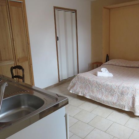 Cafe De La Place Gite & Chambres D'Hotes "Lou Pastre" Lanuéjols 외부 사진