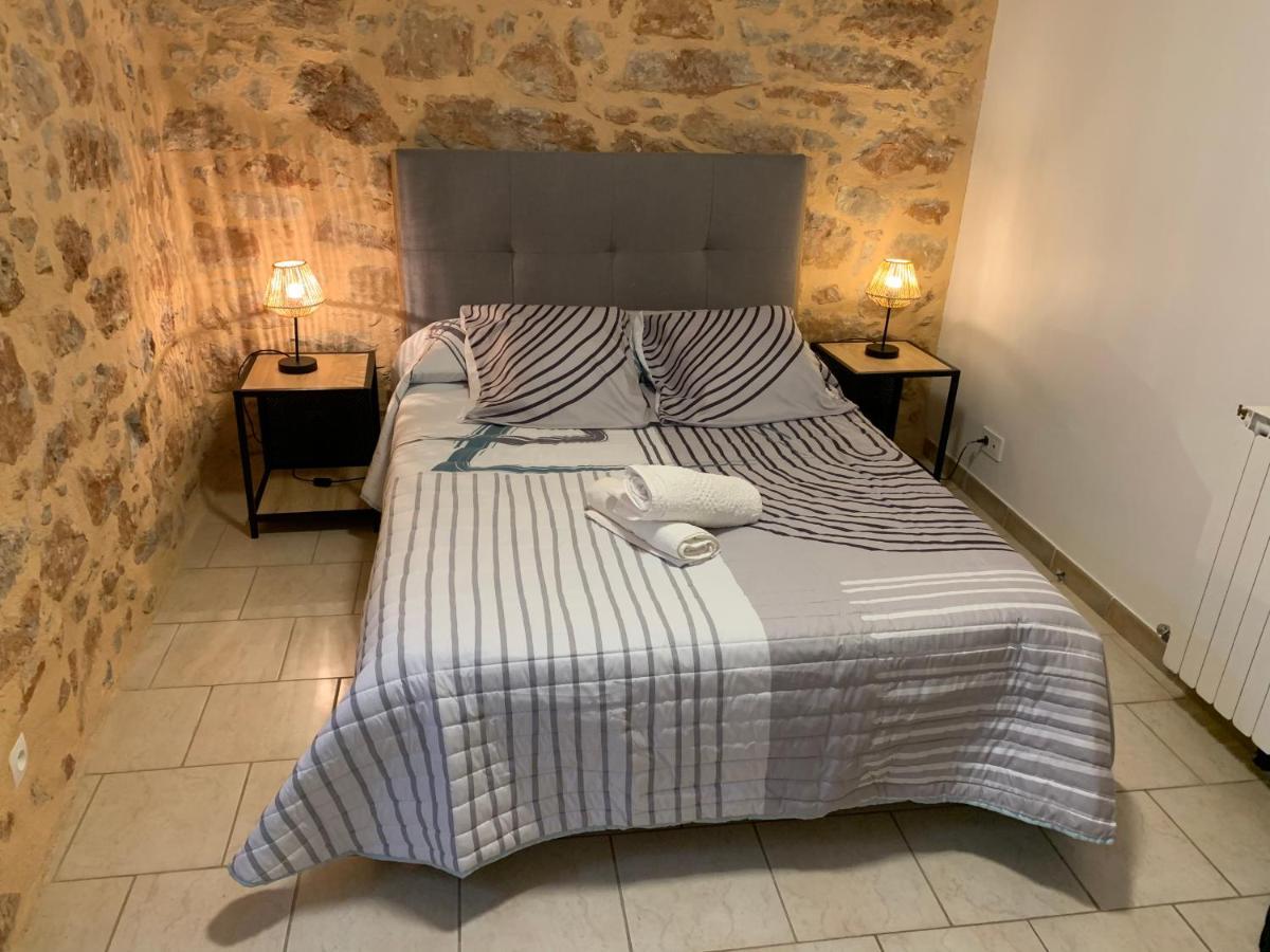 Cafe De La Place Gite & Chambres D'Hotes "Lou Pastre" Lanuéjols 외부 사진