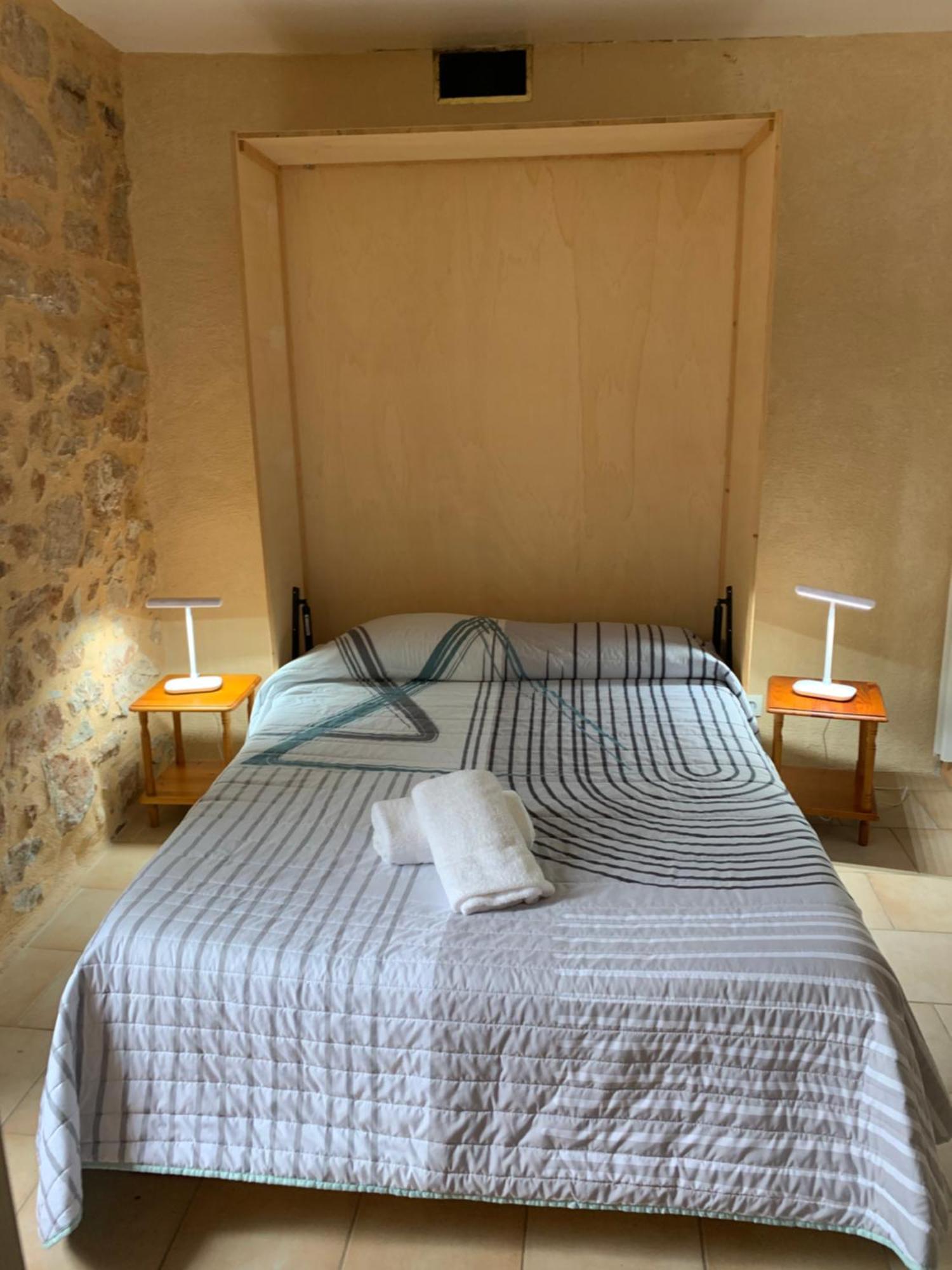 Cafe De La Place Gite & Chambres D'Hotes "Lou Pastre" Lanuéjols 외부 사진