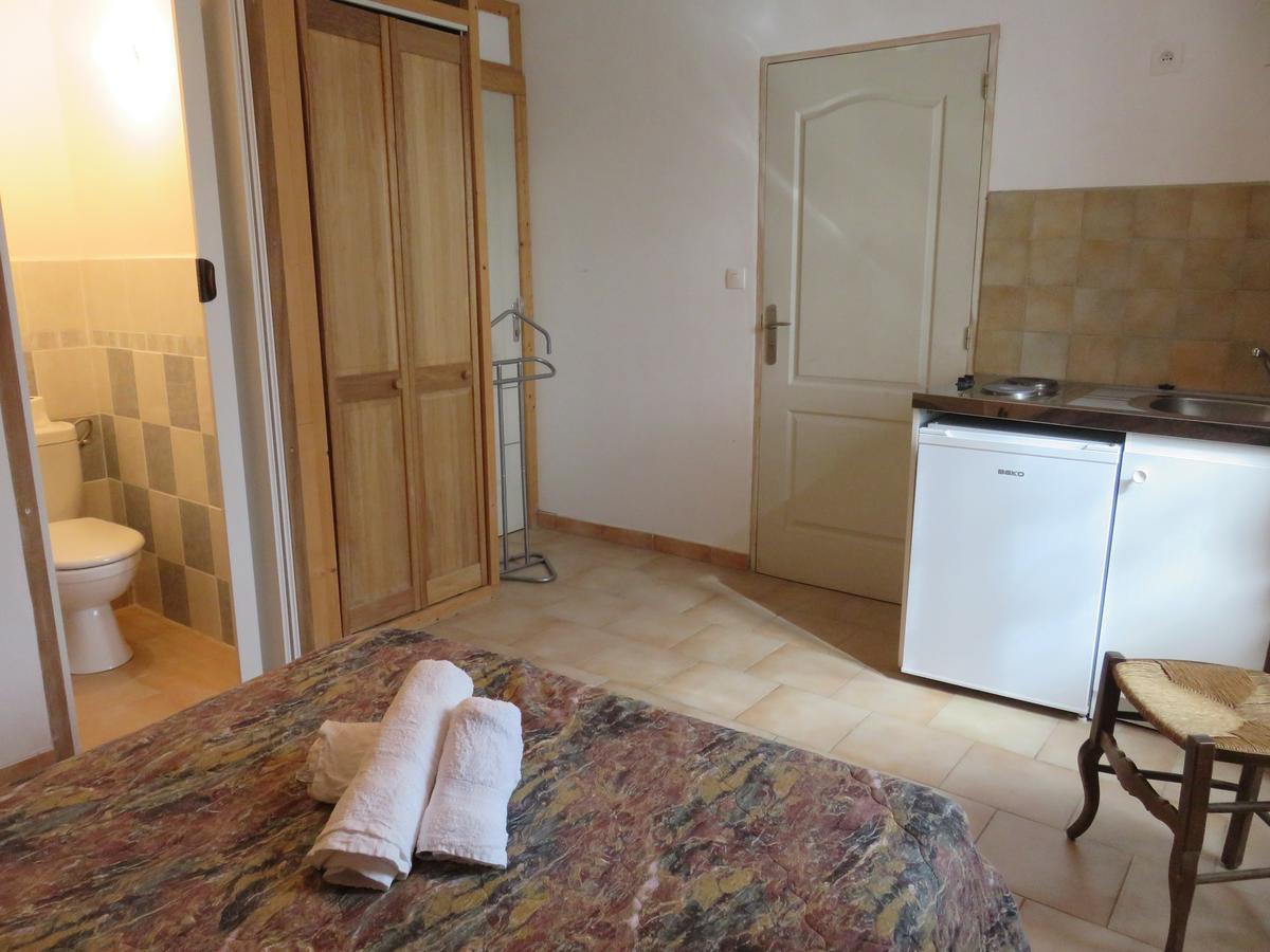 Cafe De La Place Gite & Chambres D'Hotes "Lou Pastre" Lanuéjols 외부 사진